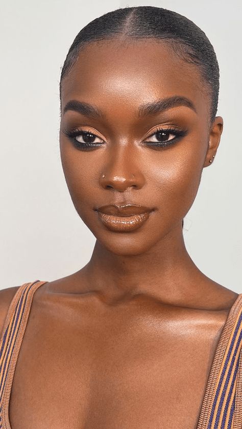 32 Summer Wedding Makeup Looks That'll Make You Glow Natural Makeup On Black Women, Afro Makeup Looks, Makeup Dark Skin Black Women, Summer Glow Wedding Makeup, Makeup Looks Brown Skin, Makeup Glow Up, Dark Brown Makeup Looks, Ethereal Makeup Black Women, Eye Makeup Black Women