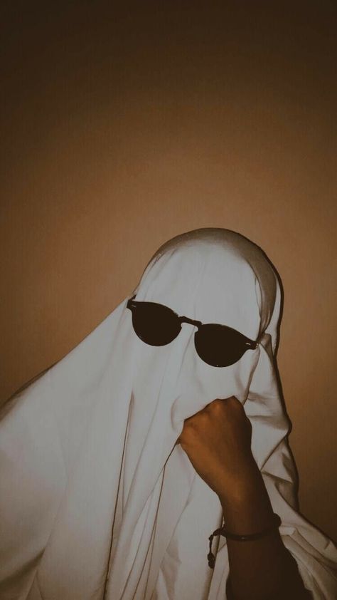 Aesthetic Ghost, Beast Wallpaper, Ghost Photography, Ghibli Artwork, Ghost Boy, Ghost Pictures, Ghost Photos, Shadow Photos, Funny Ghost