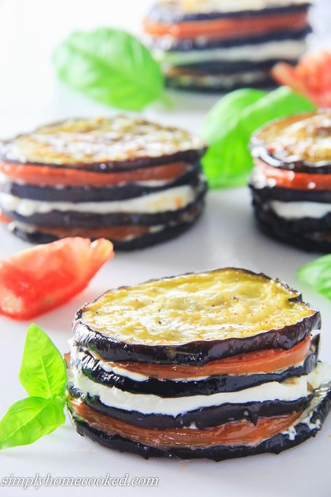 eggplant napoleon Eggplant Napoleon Recipe, Eggplant Napoleon, Meatless Appetizers, Napoleon Recipe, Sushi California Roll, Napoleons Recipe, Eggplant Recipes Easy, Vegetarian Appetizer, Food Egg