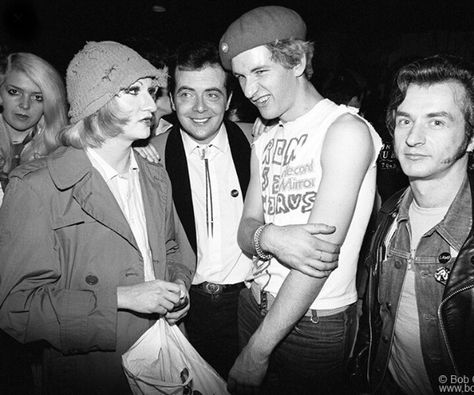 Linda Clark,Wayne County,Leee Black Childers,Captain Sensible,unknown. Photo by Bob Gruen. 1977. Captain Sensible, The Damned Band, Wayne County, London Uk, London, Black