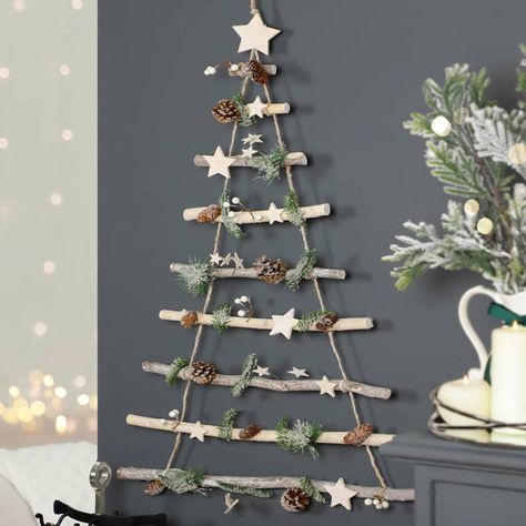 Christmas Tree Ladder, Tree Ladder, Ladder Christmas Tree, Navidad Natural, Wall Christmas Tree, Winter Sparkle, Natural Christmas Decor, Alternative Christmas Tree, Creative Christmas Trees