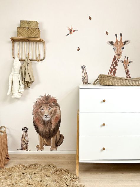 Animal decals – Forest and bear NL Jungle Themed Nursery, Jungle Thema, Animal Decals, Jungle Birds, Safari Theme Nursery, Safari Animals Nursery, Neutral Wallpaper, Safari Jungle, Twins Room