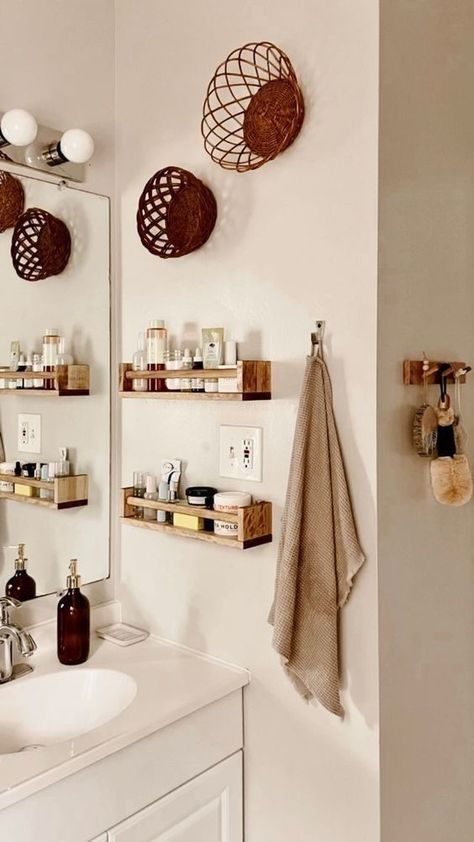 Minimal Bathroom Storage Ideas, Ikea Bathroom Wall Shelves, Bathroom Organization Rental, Make Up Storage Bathroom, Make Up Bathroom Storage, Bathroom Beauty Storage, Small Bathroom Organization Wall Shelves, Small Bathroom With No Storage, How To Store Face Products In Bathroom