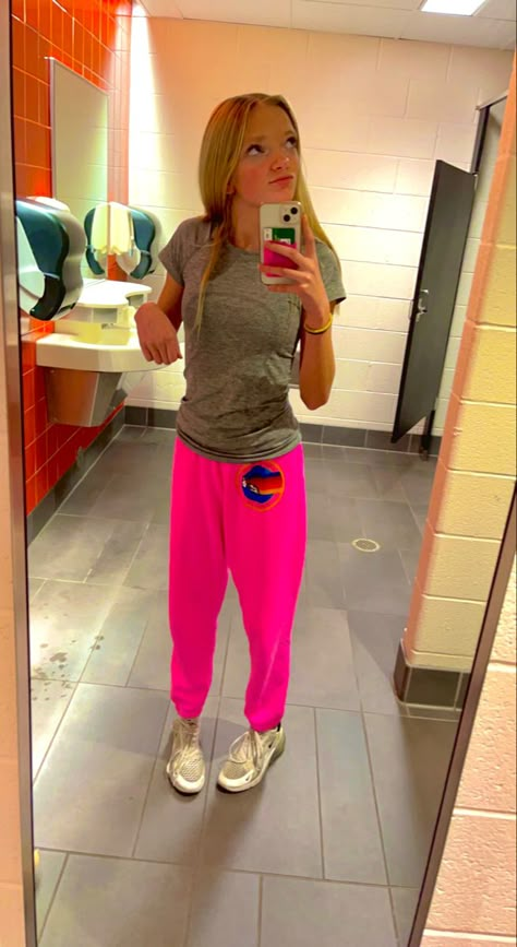 Preppy Selfies, How To Style Aviator Nation Sweatpants, Outfits With Aviator Nation Sweats, Aviator Nation Outfit Preppy, Blue Aviator Nation Sweatpants Outfit, Aviator Nation Sweats, Cute Lululemon Outfits, Preppy Outfits For School, Preppy Summer Outfits