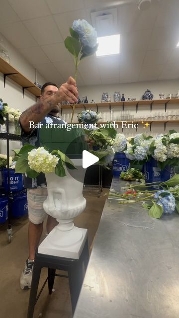 College Park Flowers | Event Florals & Decor on Instagram: "Could you just die over this bar arrangement!? 🩵🤍 I cannot wait to see all the photos from our open house @thewoodlandscc_weddings ✨

•
•
•
#houstonflorist #bararrangement #flowerarrangement #largeflowerarrangement #floristinhoustontexas" Buffet Table Floral Arrangements, Diy Large Flower Arrangements, Costco Wedding Flowers, Bar Arrangement, Diy Floral Arrangements, Table Floral Arrangements, Floristry Design, Event Florals, Large Flower Arrangements