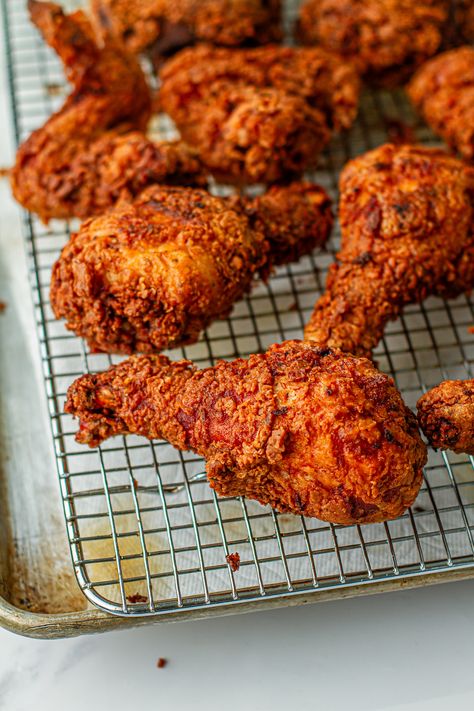 Essen, Louisiana Fried Chicken Recipe, Spicy Fried Chicken Wings, Spicy Foods Recipes, Spicy Fried Chicken Tenders, Churches Chicken Recipe, Savory Food Recipes, Fried Chicken Buttermilk, Fried Chicken Spicy