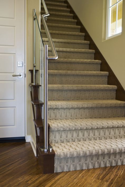 8 Modern Staircases Featuring Carpet: Contemporary Basketweave Pattern Stairway Carpet, Patterned Stair Carpet, Carpet Green, Carpet Diy, Staircase Styles, Carpet Staircase, Hardwood Stairs, Carpet Trends, Stair Case