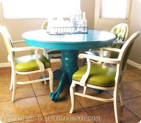 Vintage Revivals: Meet My New Kitchen Table and Command Max HVLP Sprayer Review/Giveaway Dining Room Teal, Refurbished Table, Diy Esstisch, Painted Kitchen Tables, Diy Kitchen Table, Kitchen Table Makeover, Kitchen Table Chairs, Diy Dining Table, Diy Dining