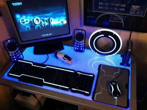 Tron Legacy Color Palette, Tron Inspired Room, Tron Room, Tron Legacy Aesthetic, Tron Inspired Design, Tron Designs, Tron Aesthetic, Cyberpunk Office, Edm Art