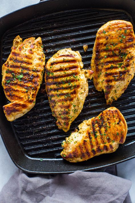 How to Grill Chicken on Stove-Top (Easy Grill Pan Method) Grilled Chicken On Stove, Grill Chicken Breast, Grill Pan Recipes, How To Grill Chicken, Dream Fridge, Easy Grill, Stove Top Chicken, Stove Top Grill, Grill Chicken