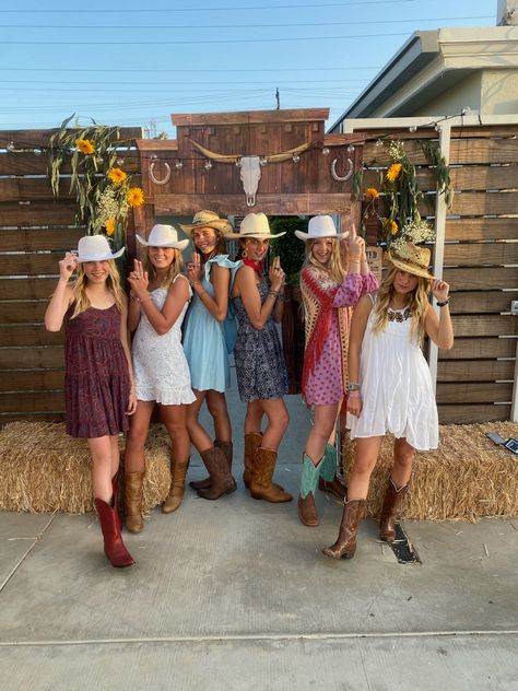 Wild West Party Outfit, Western Theme Outfit, Western Theme Party Outfit, Country Party Outfit, Country Dancing Outfit, Barn Dance Outfit, Barn Dance Party, Country Sweet 16, Western Party Outfit