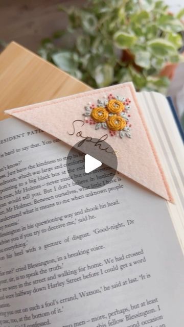 Corner Bookmarks Diy Embroidery, Embroidery Corner Bookmark Diy, Felt Corner Bookmarks Diy, Embroidered Bookmarks, Hand Embroidered Corner Bookmark, Corner Embroidered Bookmark, Embroidered Book Mark Corner, Corner Bookmarks, Book Corners