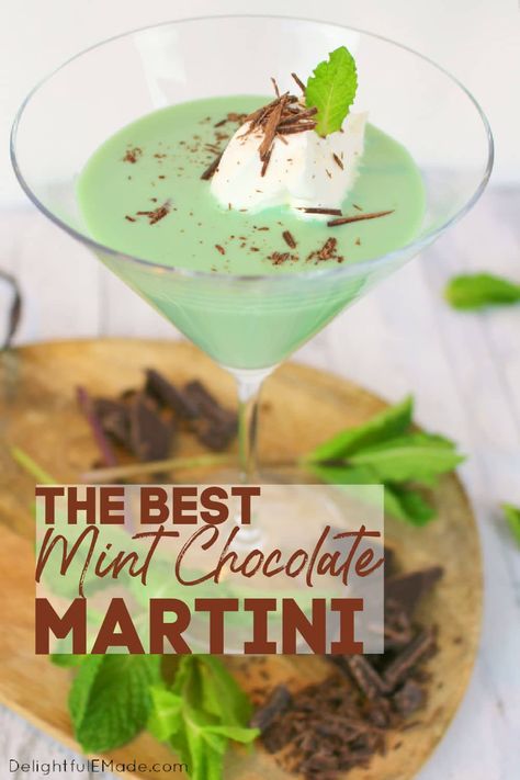 Mint Chocolate Martini | The BEST Mint Martini with just 4 Ingredients! Chocolate Mint Martini, Chocolate Mint Martini Recipe, Fun Martini Recipes, Dessert Martini Recipes, Mint Martini, Chocolate Martini Recipe, Mint Drink, Mint Cocktails, Thanksgiving 2023