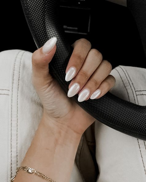 Cute Gel Nails Almond, Wedding Guest Nails Ideas Almond, Almond Graduation Nails, Cute Grad Nails, Prom Nails With Blue Dress, Short Gel X Nails Almond, Summer Graduation Nails, Simple Grad Nails, Acrylic Nails Graduation