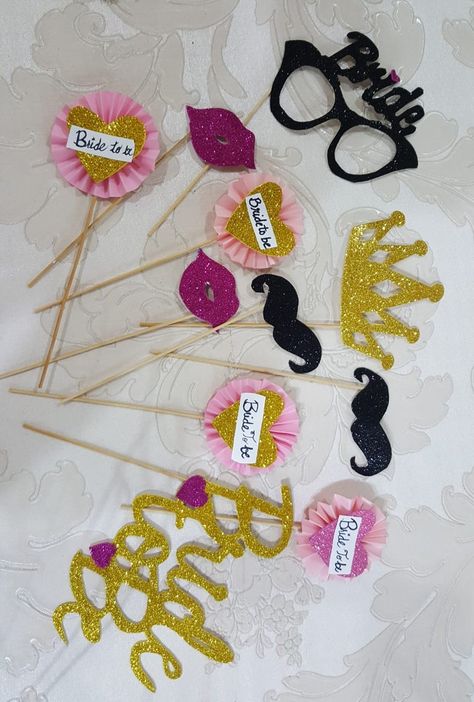 Bride To Be Props Diy, Brid To Be Decorations, Batch Designs Ideas, Shadi Props Ideas, Haldi Props Ideas For Bride, Haldi Props Ideas, Mehndi Props Ideas, Bride To Be Decoration Ideas At Home, Haldi Props