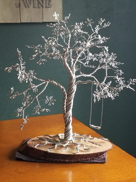 Copper colored wire tree on wood base. Tree Made Out Of Wire, Wire Art Tree, Wire Trees With Beads, Copper Wire Crafts Diy, Wire Trees Diy How To Make, Beaded Wire Art, Copper Wire Tree, Copper Wire Crafts, Bonsai Wire