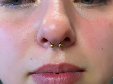 Septum piercing Small Nose Septum Piercing, Gold Septum And Nostril Piercing, Gold Septum Black Woman, Golden Septum Piercing, Small Gold Septum Piercing, Small Gold Septum Ring, Septum Gold Ring, Gold Piercings Nose, Tiny Septum Piercing