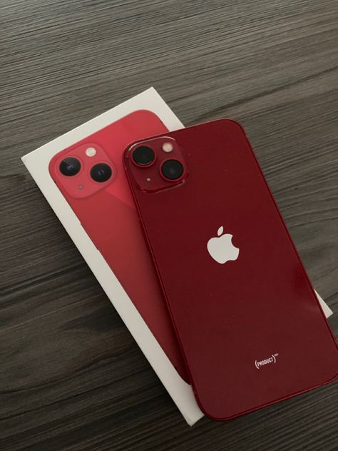 Iphone 11 Rouge, Iphone 13 Red Aesthetic, Red Iphone Case Ideas, Iphone Red Aesthetic, Phone Cases For Red Iphone, Red Vision Board, Iphone 13 Mini Red, Red Iphone Aesthetic, Iphone 13 Colors