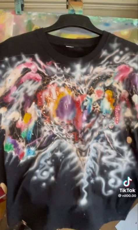 Airbrush Fashion, Airbrush Ideas, Paint Clothes, Airbrush Tattoo, Painted Clothes Diy, Airbrush Designs, Super Sonic, Air Brush, Clothes Diy