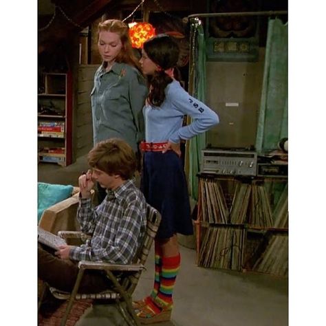 Jackie Burkhart’s closet on Instagram: “|| S1 EP 05 || light blue JSB sweater || dark mid-length button down denim skirt || red thick belt with heart detailing || white and red…” Jackie Burkhart Outfits That 70s Show, Jackie From That 70s Show Outfits, Jackie That 70s Show Outfit, That 70s Show Outfits, 70s Show Outfits, Jackie Burkhart Outfits, Jackie That 70s Show, Decades Party, Jackie Burkhart