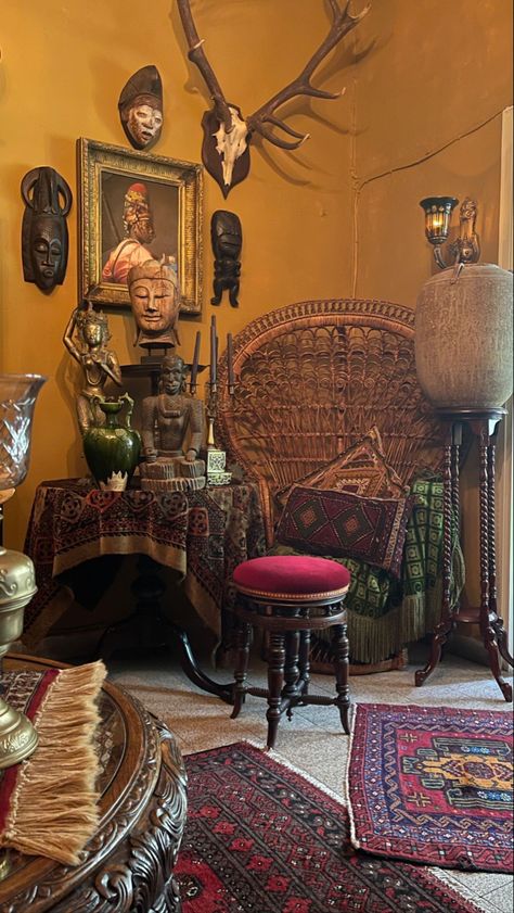 Maximalist peacock chair corner at my original living room Vintage Maximalism Living Room, Maximalism Living Room, Victorian Room Decor, Safari Living Rooms, Maximalist Decor Vintage, African Room, Chair Corner, Victorian Room, African Vibes