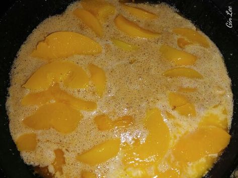 Country stovetop peach cobbler Stove Top Peach Cobbler, Stovetop Peach Cobbler, How To Make Cobbler, French Vanilla Bean, Skillet Peach Cobbler, Summertime Desserts, Homemade Peach Cobbler, Strawberry Cobbler, Bean Ice Cream