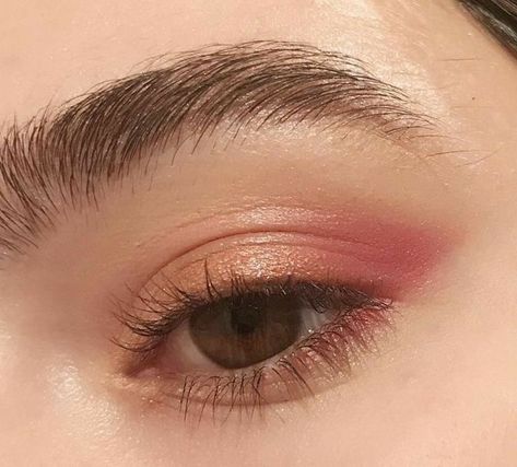 Teknik Makeup, Huda Beauty Rose Gold, Make Up Designs, Mekap Mata, Makeup Tip, Artist Makeup, Red Eyeshadow, Smink Inspiration, Makijaż Smokey Eye