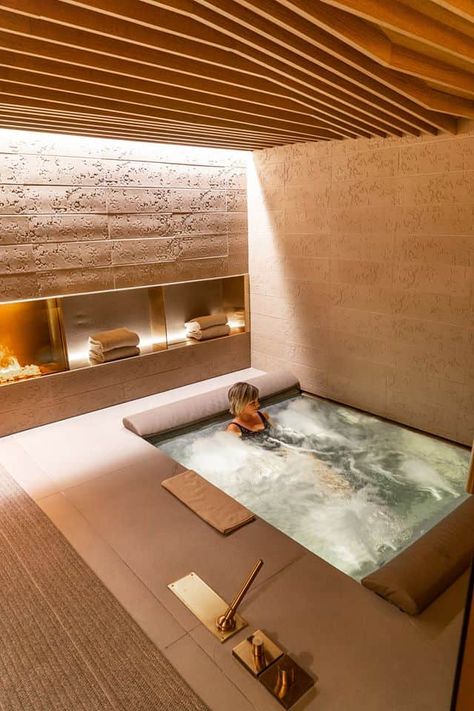 Four Seasons Hotel Milano Spa - The Luxe Voyager: Luxury Travel | Luxury Vacations & Holidays Jacuzzi Hotel, Spa Design Interior, Home Spa Ideas, Jacuzzi Bathroom, Small Indoor Pool, Jacuzzi Room, Luxury Spa Bathroom, Spa Luxe, Home Spa Room