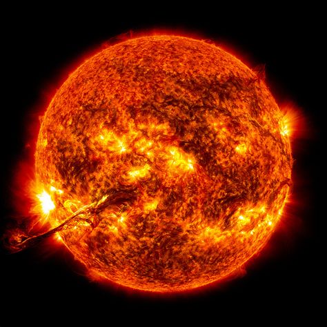 the sun Nasa Sun, Tata Surya, Pictures Of The Sun, Nasa Goddard, Advantages Of Solar Energy, Dramatic Fashion, Nasa Images, Space Facts, Solar Flare