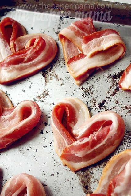 Heart Shaped Bacon, Valentines Brunch, Valentines Recipes Desserts, Valentines Breakfast, Heart Shaped Food, Low Carb Cheesecake, Valentine Desserts, Valentines Day Food, Valentines Day Treats