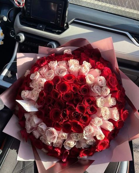 #follow #flowers #fleur #plants #roses #lifestyle #blogging #blogger #blog 100 Flowers Bouquets, Roses Bouquet Gift, 100 Roses, Luxury Flower Bouquets, Prettiest Bouquet, Boquette Flowers, Flower Gift Ideas, Cute Couple Gifts, Flowers Bouquet Gift