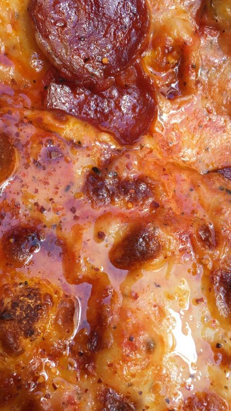 Close up of greasy goodness #Pizza #Pizzas #food #foods Cream Photos, Homemade Breakfast, Dessert Pictures, Dinner Wedding, Gluten Free Cooking, Kitchen Inspo, Beautiful Dishes, Cooking Ideas, Breakfast Lunch