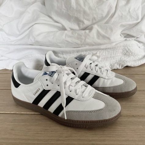 Adidas Classic Shoes, Samba Shoes, Sneaker Shop, Adidas Classic, Shoe Wishlist, Shoe Inspo, Aesthetic Shoes, Swag Shoes, Classic Shoes