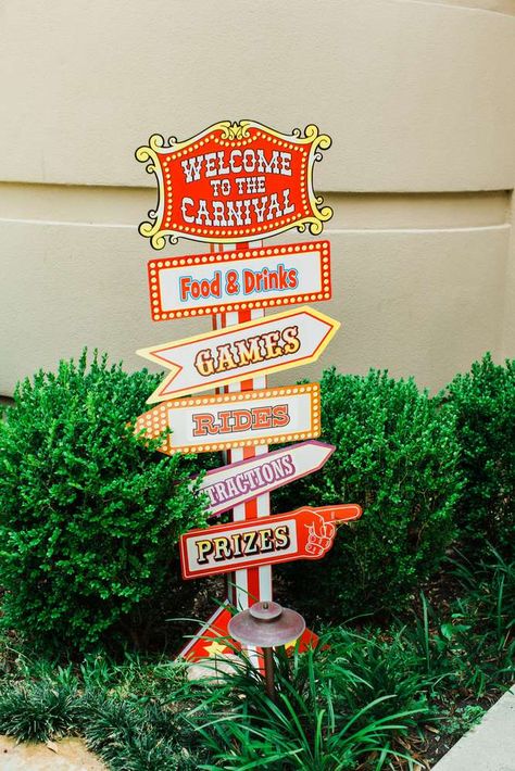 Roman's Circus-Themed First Birthday | CatchMyParty.com The Greatest Showman Decorations, Circus Photoshoot, Vintage Circus Birthday Party, Vintage Circus Theme, Circus Party Decorations, Circus Birthday Party Theme, Fair Theme, Fall Carnival, Circus Decorations