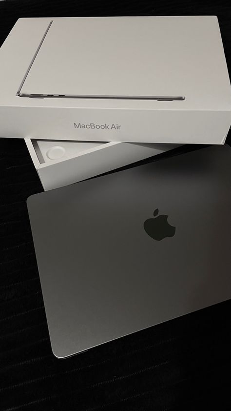 Mac Book Snap, Apple Laptop Aesthetic, Apple Macbook Aesthetic, Macbook 2024, Macbook Manifestation, Mac Book Aesthetic, Macbook Unboxing, Macbook M2, Rose Gold Makeup Brushes