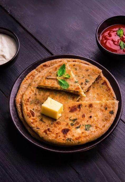 Indian Food Photography, Aloo Paratha, Indian Street Food Recipes, Aloo Gobi, Paratha Recipes, Healthy Lifestyle Food, South Indian Food, Happy Foods, Indian Snack Recipes