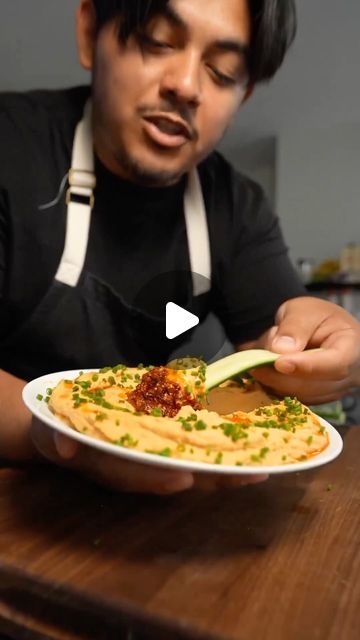 Vegan Recipes on Instagram: "🌱recipe below 👇 follow for more!  By: @jose.elcook Hummus is already bangin... why not add a flare to it!?!? Careful tho, you’re gonna feel that in the 🚻 #hummus   1 can drained hummus 2Tbsp tahini 1Tbsp chili crisp 1Tbsp chili oil 1 garlic clove 1tsp salt 1 lemons juice  Garnish with chives and chili oil.  Use link in bio @cuire_vegan and code CUIREVEGAN to get 20% of all PURE orders! ;)🌱" Diy Hummus, Chili Crisp, Garlic Clove, Flavored Oils, Hummus Recipe, Chili Oil, Tahini, Lemon Juice, Hummus