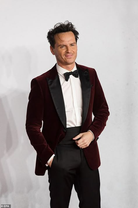 Autumn 2024 Men's Fashion Guide: Top 18 Fall Suits Styles & Wedding Trends Velvet Blazer Mens, Red Velvet Blazer, Velvet Suit Design, Red Velvet Jacket, Fall Wedding Outfits, Tuxedo Colors, Fall Suit, Jeans Outfit Fall, James Moriarty