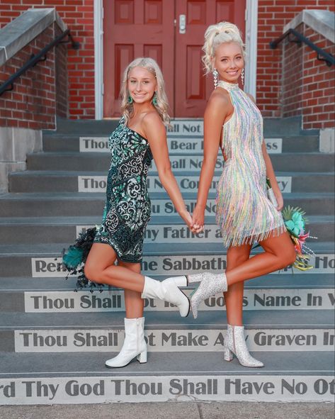 Homecoming Dresses With Boots, Homecoming Dress With Boots, Double Date Hoco Pictures, Homecoming Picture Ideas With Friends, Hoco Pictures Ideas Friends, Preppy Hoco, Homecoming Group Pictures, Hoco Photoshoot, Homecoming Picture Ideas