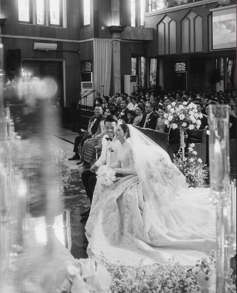 The Wedding of Jessica Mila & Yakup Hasibuan 🤍 . Photo @davidsalimphotography Wedding Dress @yeftagunawan Suit @wonghangtailor MUA… | Instagram Jessica Mila, Holy Matrimony, Wedding Photoshoot, Dream Wedding, Wedding Dresses, Wedding Dress, Dresses, Instagram