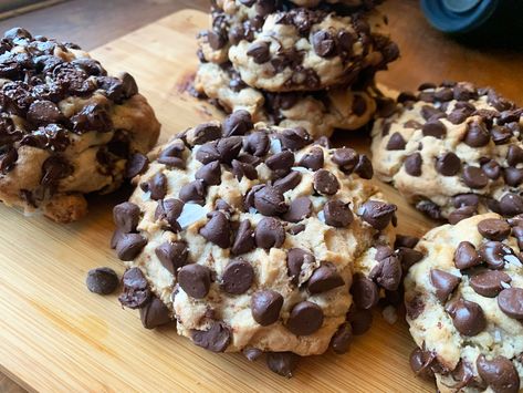 Copycat Chocolate Chip Cookies, Bakery Chocolate Chip Cookies, Chocolate Chip Cookies Ingredients, Candy Cakes, Baking Stone, Best Chocolate Chip Cookie, Spice Cookies, Baking Project, Healthy Sweets Recipes