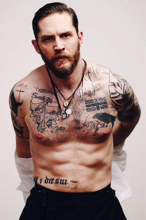 mr. hardy Tom Hardy Shirtless, Tom Hardy Tattoos, Tatto Boys, Greg Williams, Beard Tattoo, Tom Hardy, Peaky Blinders, Bearded Men, A Man