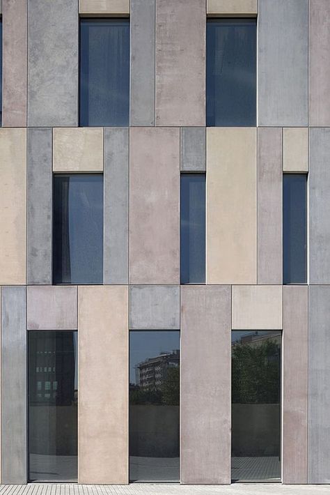 David Chipperfield in Barcelona  | inspiring architecture | famous buildings | modern art | modern | modern architecture | #architecture #modernbuildings https://www.statements2000.com/ Renovation Facade, Fasad Design, Hotel Facade, David Chipperfield, Arsitektur Masjid, Facade Material, Concrete Facade, Concrete Architecture, Stone Facade