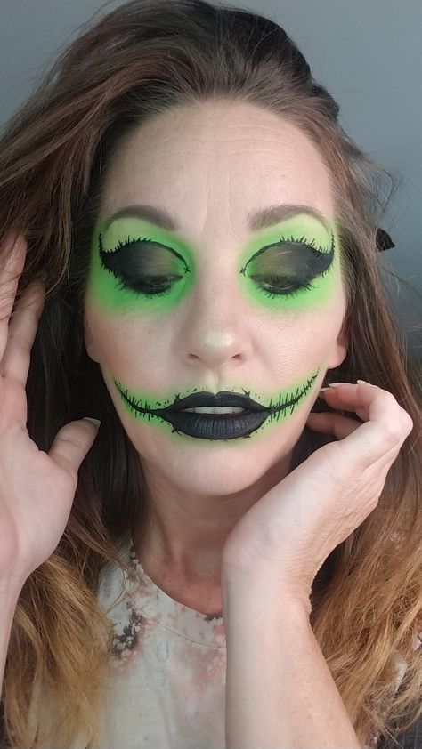 Oogy Boogy Makeup, Oogie Boogie Inspired Makeup, Oogie Boogie Halloween Makeup, Ophir Boogie Makeup, Oogie Boogie Eye Makeup, Oogie Boogie Costume Ideas, Oogie Boogie Makeup Ideas, Oogie Boogie Makeup, Boy Halloween Makeup