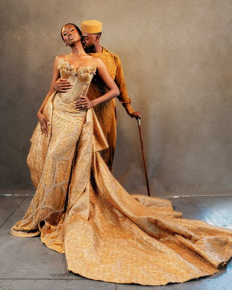 The outfit, the melanin, the moment and the picturesss😍😍 PERFECTION! #jopstudios #wedding #melanin #inspo #gold #weddinginspo Traditional Outfits African, Wedding Photoshoot Couple, Couples African Outfits, Igbo Wedding, Nigerian Bride, Pre Wedding Photoshoot Outfit, Photoshoot Couple, Yoruba Wedding, African Traditional Wedding