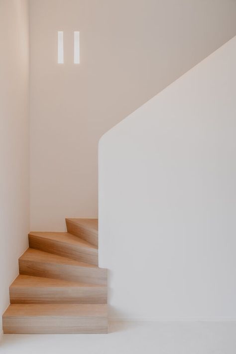 Kalfhoek 6 - Chrisma Simple Staircase Design, Simple Staircase, Wooden Staircase Design, Design Staircase, Grill Designs, Wooden Staircase, Design For Beginners, Interior Staircase, Staircase Lighting