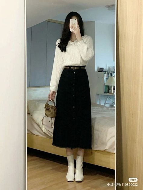 Formal Long Skirt Outfit Classy, Smart Casual Women Skirt Outfits, Korea Skirt Outfit, Modest Kpop Outfits, Modest Aesthetic Dresses, Elegant Maxi Skirt Outfit, Korean Professional Outfits, Korean Outfits Casual Skirts, Neat Casual Women Outfits