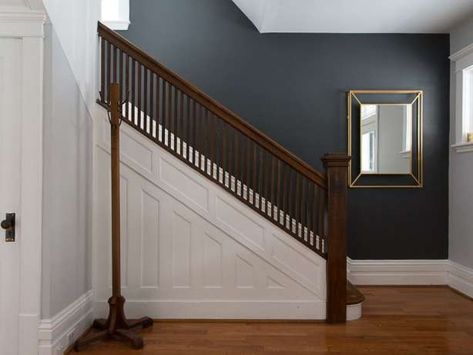 10+ Fantastic Paint Colors For Staircase Walls Gallery -  -  #colorforstaircasewalls #paintcolorsforstaircasewalls #paintcolourforstaircasewalls #paintcoloursforstairways #paintideasforstaircasewalls Check more at https://color-combination.com/10-fantastic-paint-colors-for-staircase-walls-gallery/ Black Stairwell Wall, Black Stairway Wall, Black Staircase Wall, Tudor Hallway, Stairway Paint Colors, Accent Staircase, Accent Wall Staircase, Staircase Room, Original Staircase