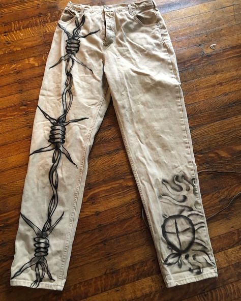 Lands end size 16 jeans airbrushed with a one or a kind design Upcycling, Centipede Pants, Bleached Design Jeans, Pants Paint Design, Bleached Pants Ideas, Pants Design Paint, Cool Jeans Design, Spray Painted Clothes, Airbrushed Jeans