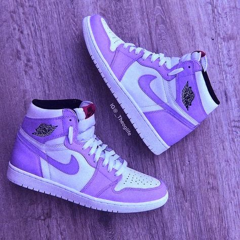 Purple Jordan Aesthetic, Shoes Purple Aesthetic, Quince Shoes Sneakers Purple, Purple Shoes Aesthetic, Shoes Purple, Purple Tennis Shoes, Quinceanera Shoes, Basket Style, Purple Sneakers